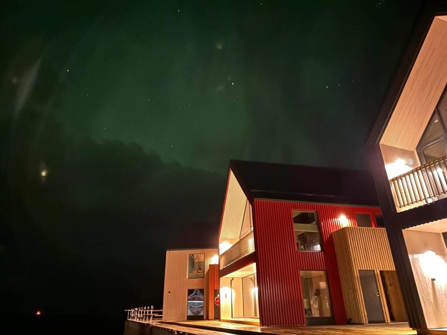 Stor Moderne Leilighet I Henningsvaer, 70 Kvm Eksteriør billede