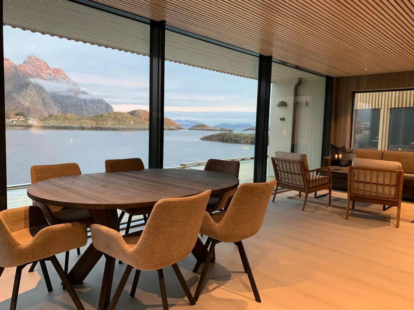 Stor Moderne Leilighet I Henningsvaer, 70 Kvm Eksteriør billede